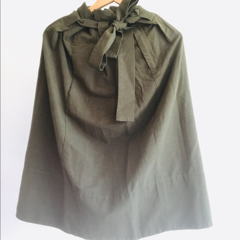 Used Beautiful green skirt. Club Monaco.